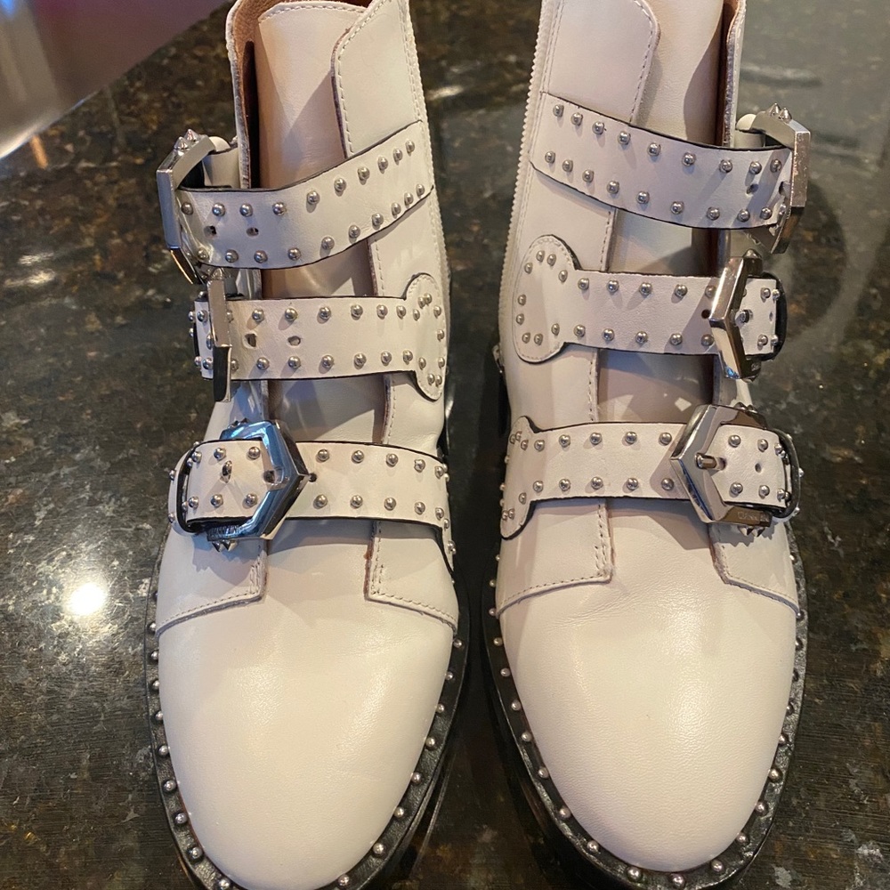 Gianni Bini Harlee Moto boots in white